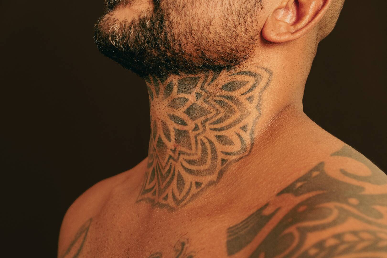 Get neck tattoos done